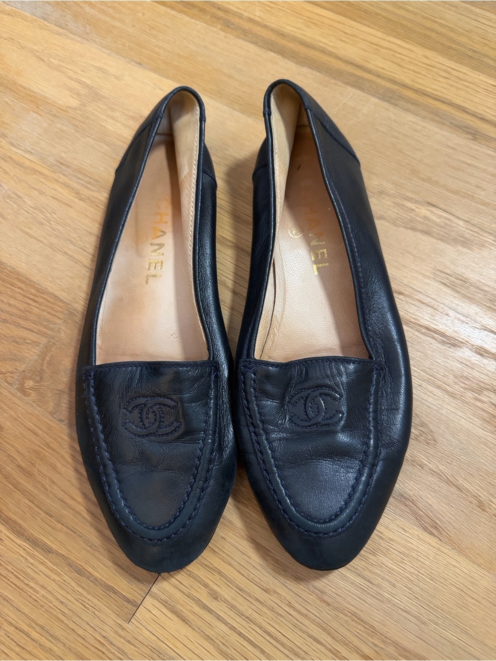 Chanel Navy Leather Loafers - Women's Classic CC Logo size 8/38.5